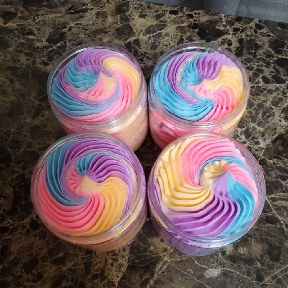 I have hand made soy candles, body butters, an scrubs - Picture 4 of 16